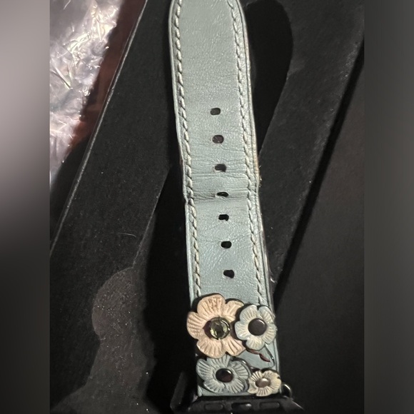 🌟Rare/HTF Coach Tea Rose Apple Watch Band- Firm PRICE! - Picture 6 of 6